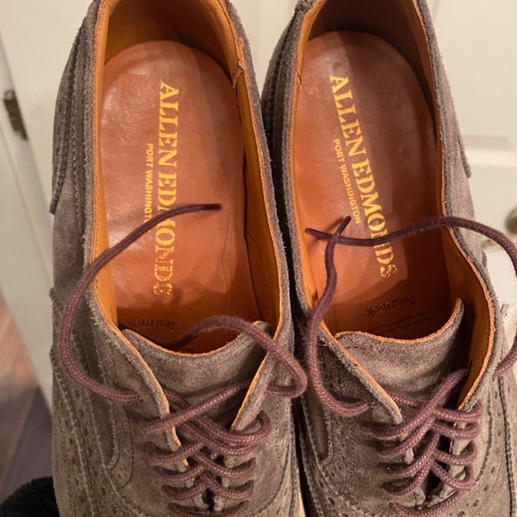 SOLD Allen Edmonds Handcrafted Feather Welt Suede Oxford Shoes - Picture 2 of 8